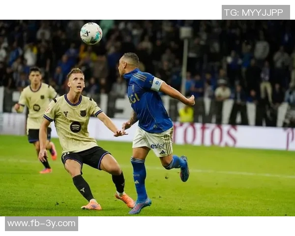 奥维耶多球迷不满上轮比赛延期处理结果举标语抗议西甲黑手党行为